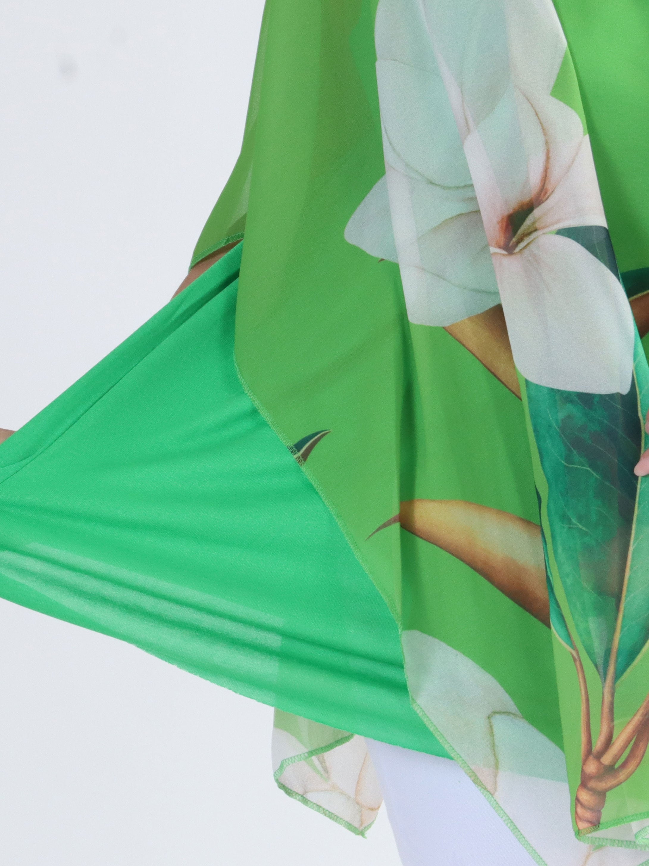 Mian - Farverig plus size tunika med chiffonlag